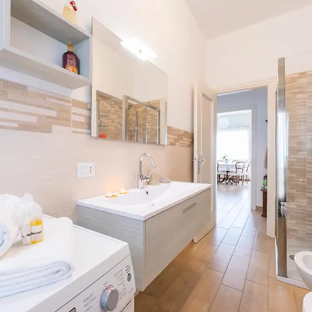 Διαμέρισμα Residenza La Terrazza Di Dante: 2Br Apartment With Sunny Terrace - Happy Rentals