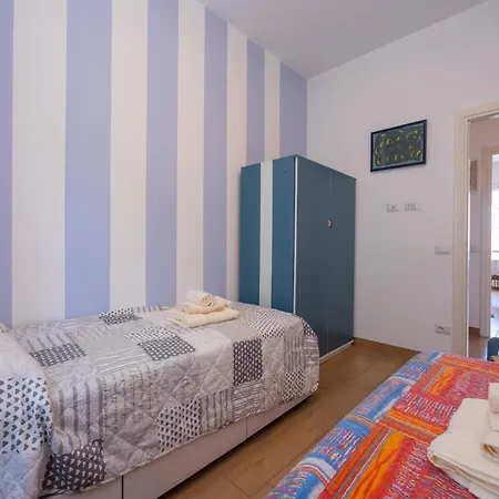 Residenza La Terrazza Di Dante: 2Br Apartment With Sunny Terrace - Happy Rentals Διαμέρισμα *