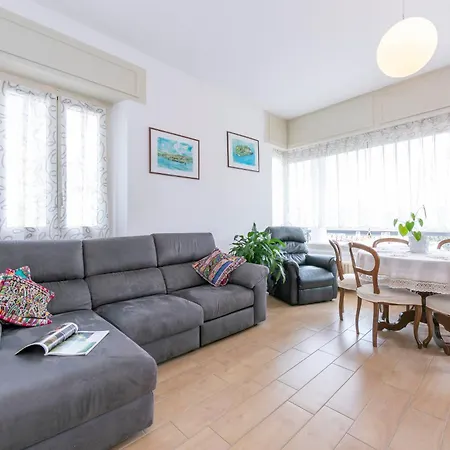 Residenza La Terrazza Di Dante: 2Br Apartment With Sunny Terrace - Happy Rentals Διαμέρισμα *