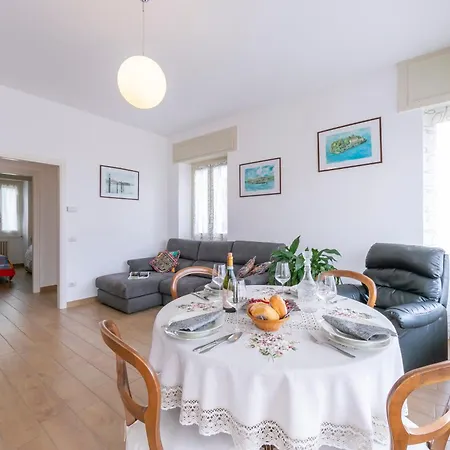 Residenza La Terrazza Di Dante: 2Br Apartment With Sunny Terrace - Happy Rentals * Στρέσα