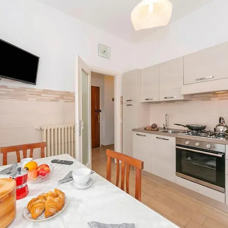 Διαμέρισμα Residenza La Terrazza Di Dante: 2Br Apartment With Sunny Terrace - Happy Rentals