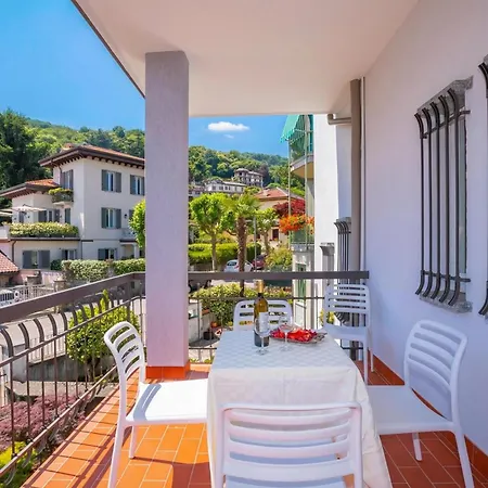 Residenza La Terrazza Di Dante: 2Br Apartment With Sunny Terrace - Happy Rentals