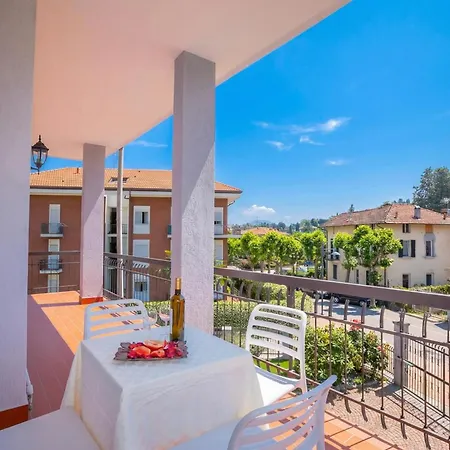 Residenza La Terrazza Di Dante: 2Br Apartment With Sunny Terrace - Happy Rentals Διαμέρισμα Στρέσα